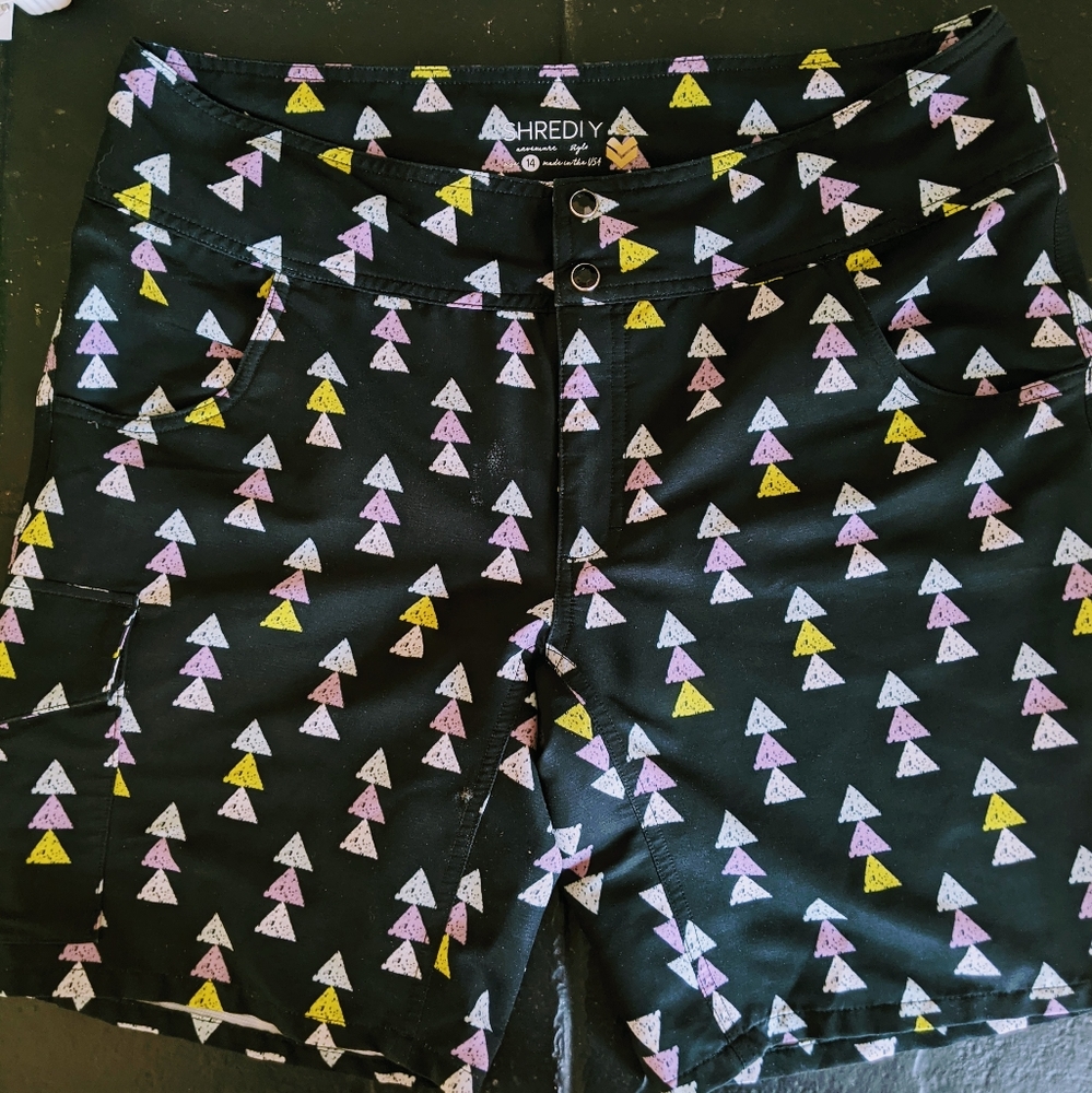 SHREDLY Black Bike Shorts with Pastel Triangle Print
